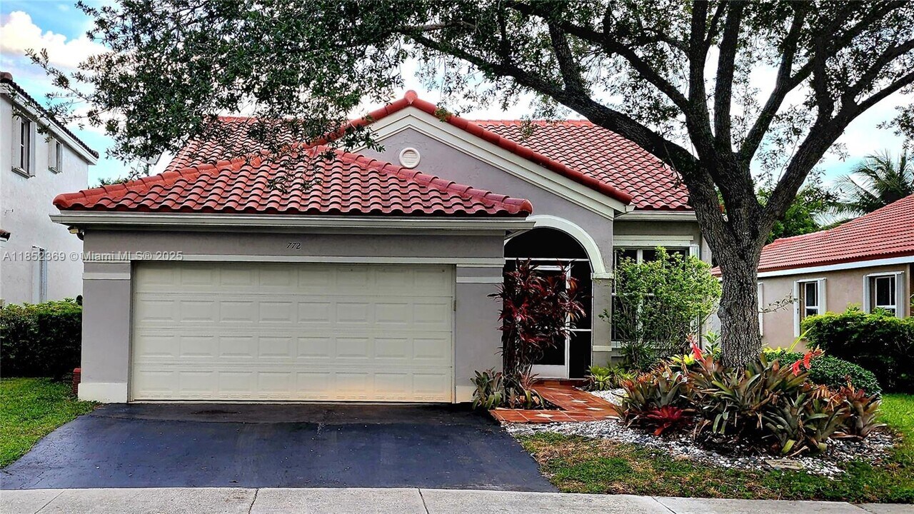 772 Sand Creek Cir in Weston, FL - Building Photo