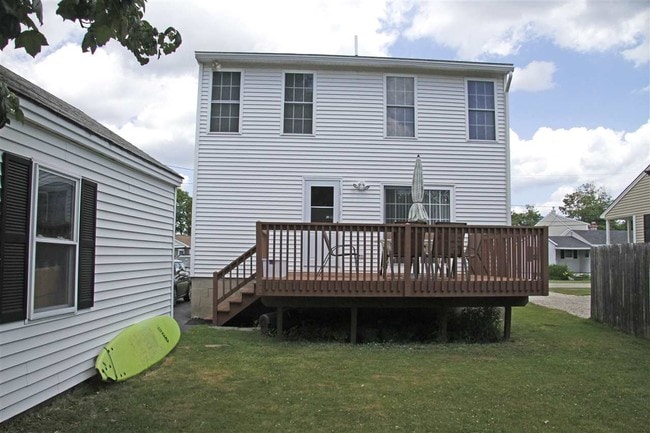 16 E Atlantic Ave in Rye, NH - Foto de edificio - Building Photo