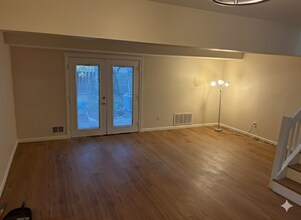 14 Driscoll Court in North Brunswick, NJ - Building Photo - Building Photo