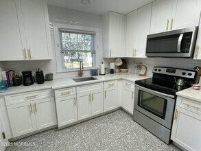 432 Wells Ave in Ocean Township, NJ - Building Photo - Building Photo