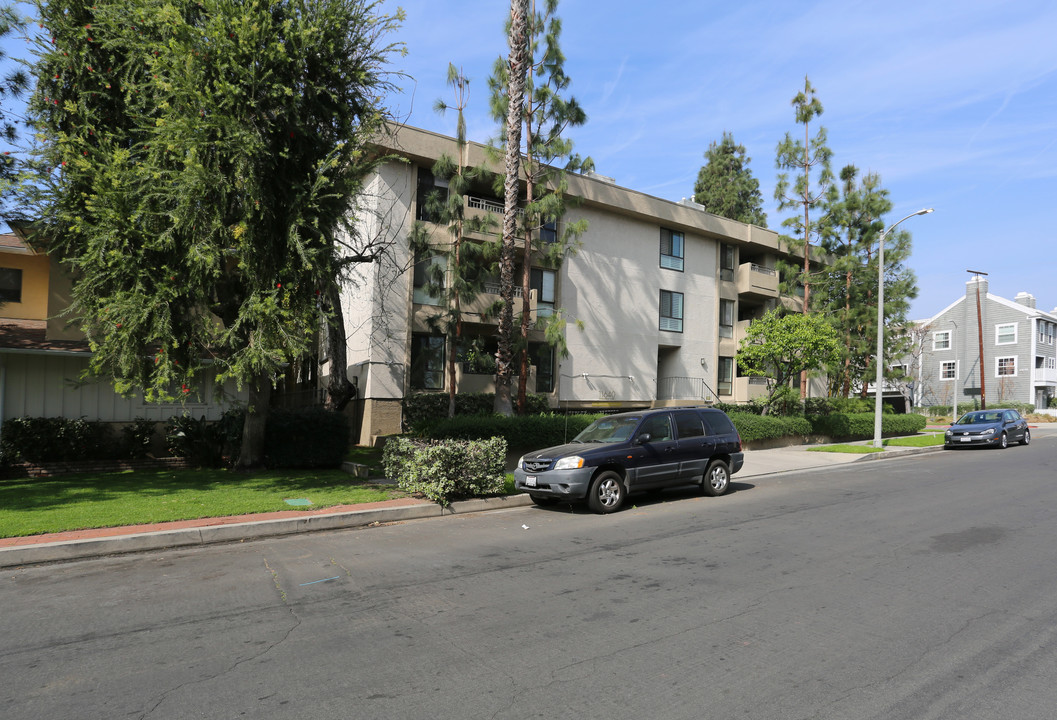 Riverwood Apartments in Studio City, CA - Building Photo