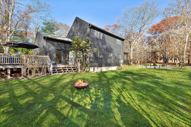 65 Walker Ave in Sag Harbor, NY - Building Photo - Building Photo