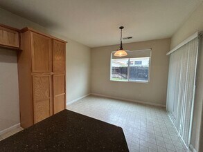 5310 White Lotus Way in Elk Grove, CA - Building Photo - Building Photo