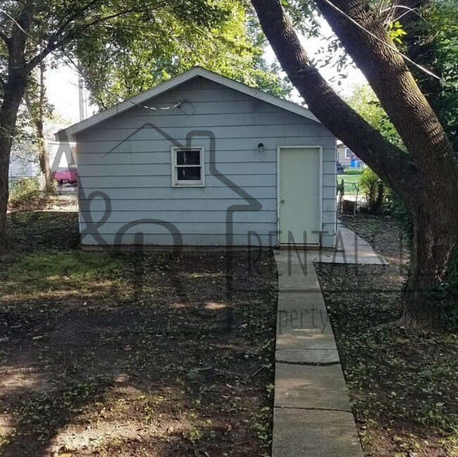 507 E 10th St in Pittsburg, KS - Building Photo - Building Photo