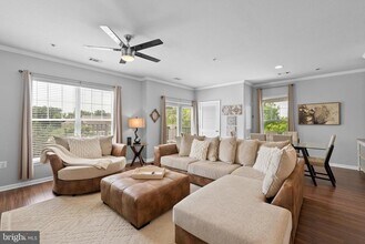 5123 Travis Edward Way in Centreville, VA - Building Photo - Building Photo