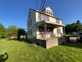 9584 Ridge Rd in North Royalton, OH - Building Photo