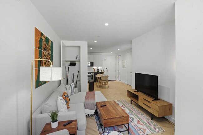 980 6th Ave in New York, NY - Building Photo - Building Photo