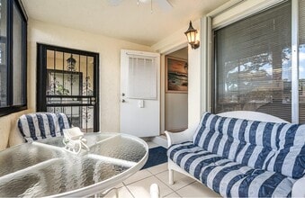 103 Lake Pine Cir in Greenacres, FL - Building Photo - Building Photo