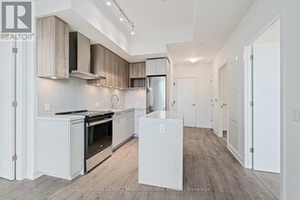 500 Plains Rd E in Burlington, ON - Building Photo - Building Photo