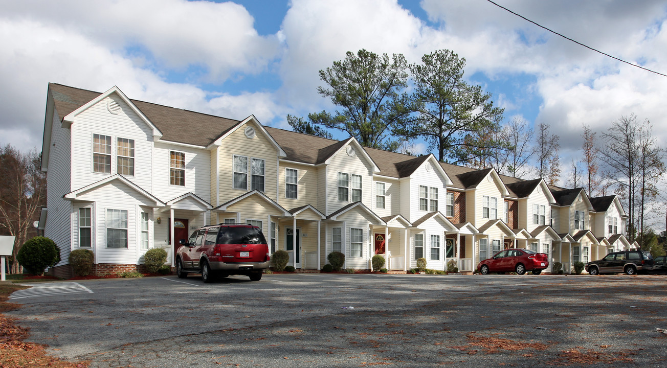 601-615 S Moore St in Clayton, NC - Building Photo