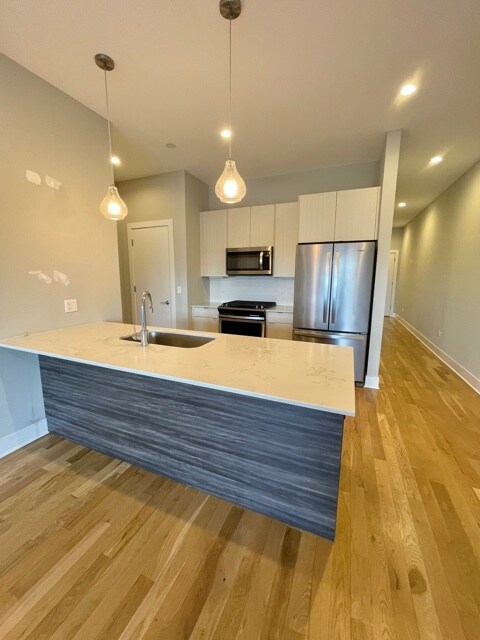 4555 N Ravenswood Ave in Chicago, IL - Building Photo - Building Photo