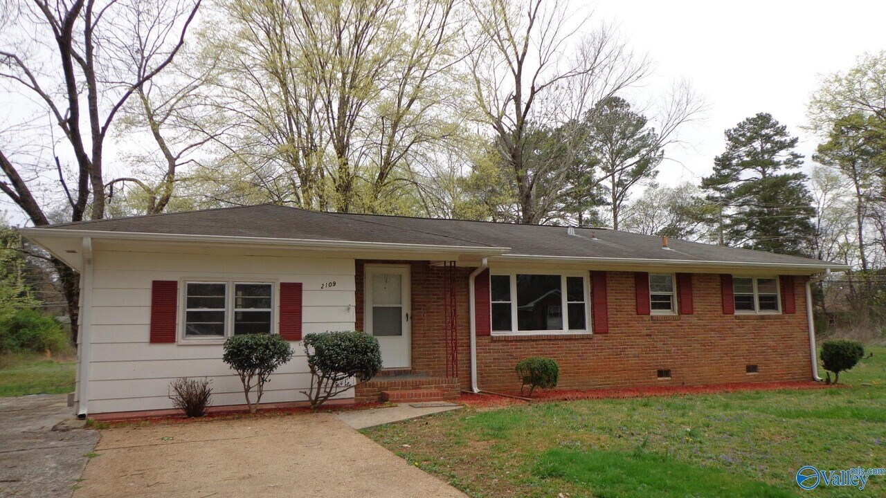 2109 Shady Ln Cir NW in Huntsville, AL - Building Photo