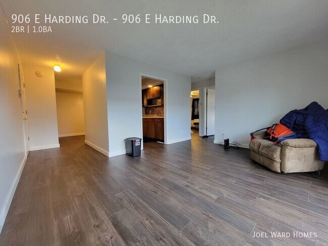 906 E Harding Dr in Urbana, IL - Building Photo - Building Photo