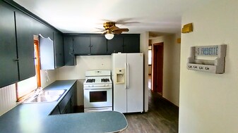 5 Fredette St in Springfield, MA - Building Photo