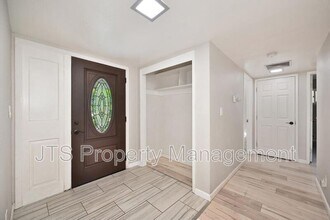 865 Royal Green Ave in Sacramento, CA - Building Photo - Building Photo