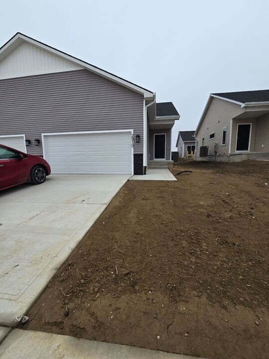 2913 Long Avenue in Van Meter, IA - Building Photo