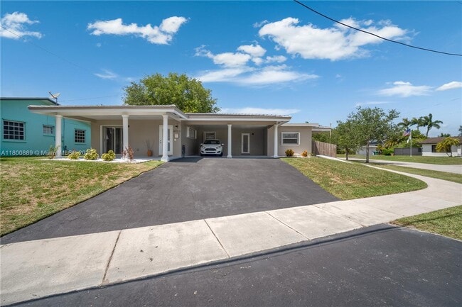 8901 SW 149th Terrace in Palmetto Bay, FL - Building Photo - Building Photo