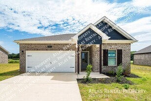 141 Flintlock Wy in New Market, AL - Building Photo