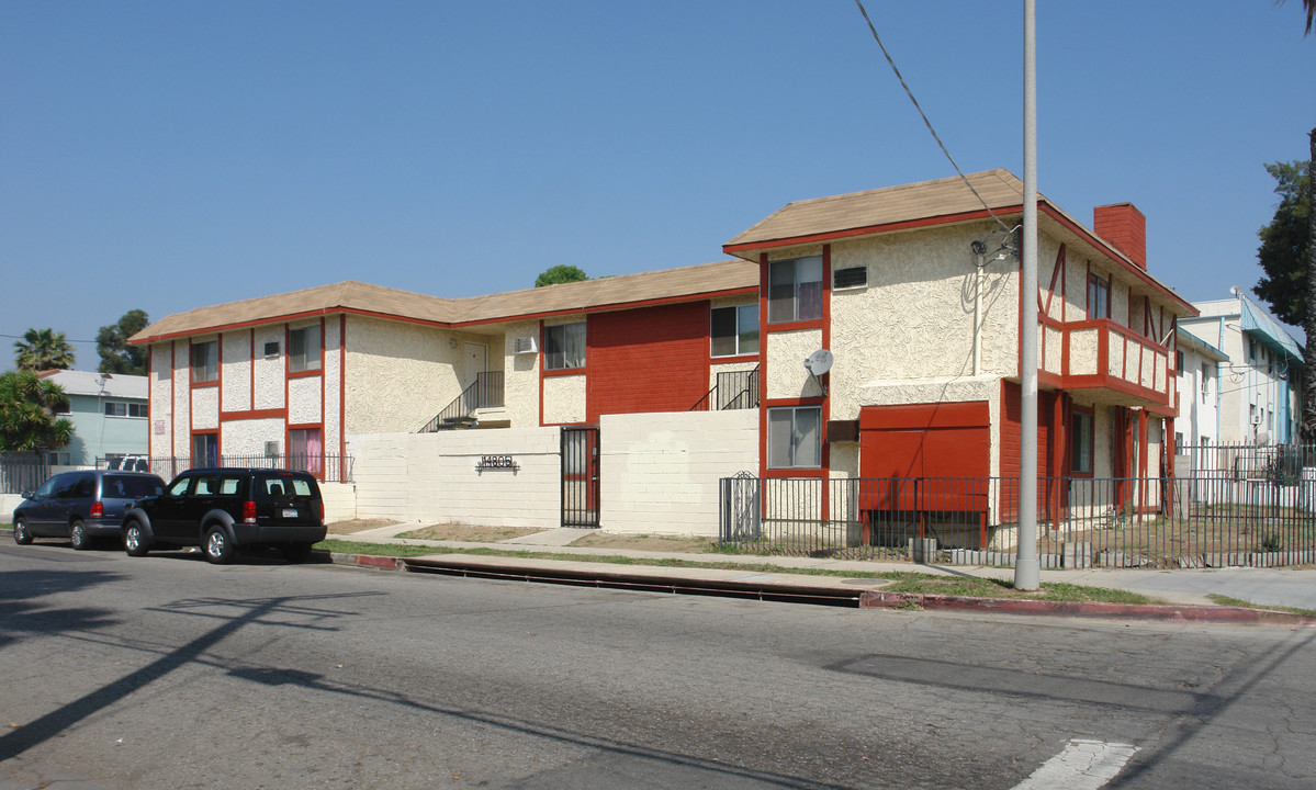 14805 Blythe St in Panorama City, CA - Foto de edificio