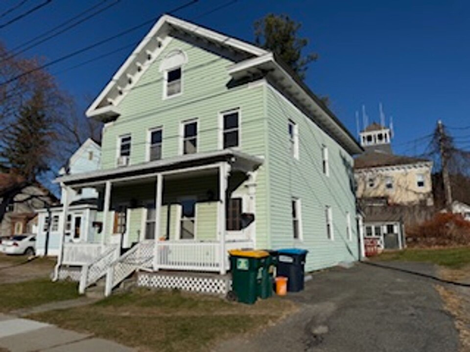 96-98 Railroad St in Lee, MA - Building Photo