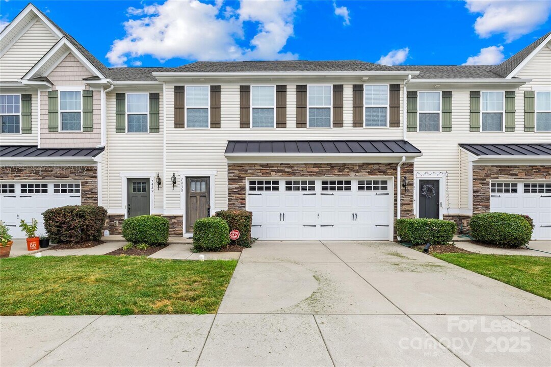 7433 White Elm Ln in Charlotte, NC - Building Photo
