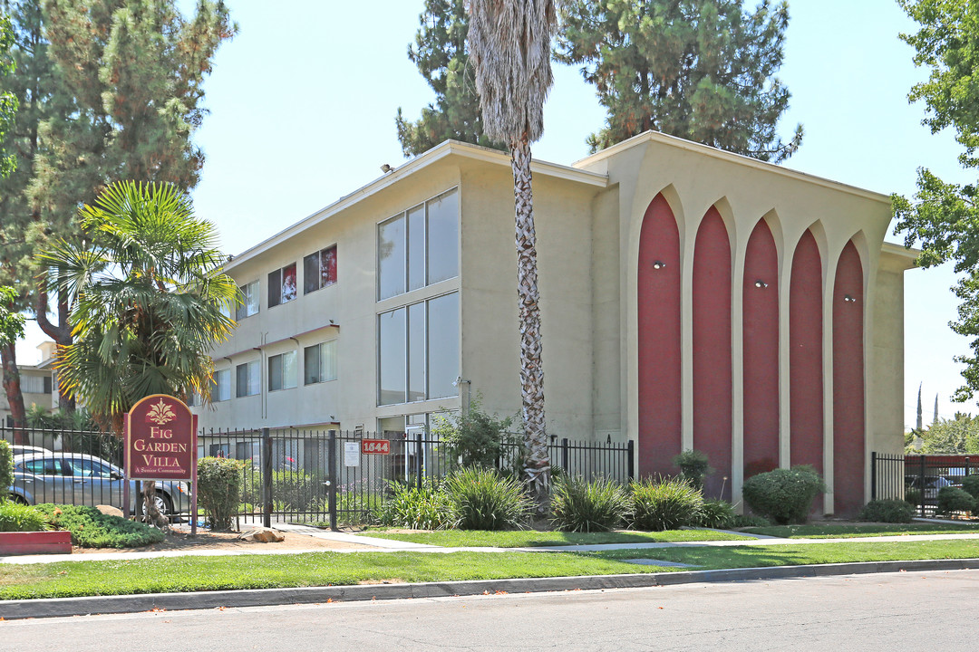 Towers at Manchester in Fresno, CA - Foto de edificio