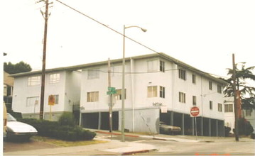 5470 Camden St in Oakland, CA - Building Photo - Building Photo