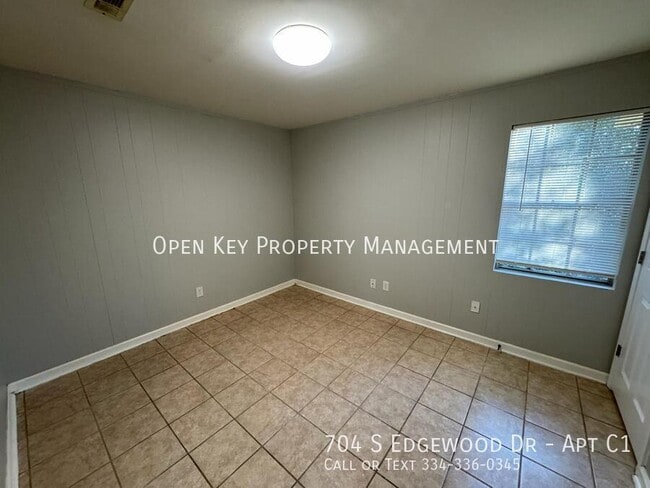 property at 704 S Edgewood Dr