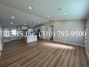 7775 Maple Ave in Hesperia, CA - Building Photo - Building Photo