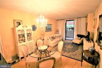 1050 N Taylor St-Unit -1-103 in Arlington, VA - Building Photo - Building Photo