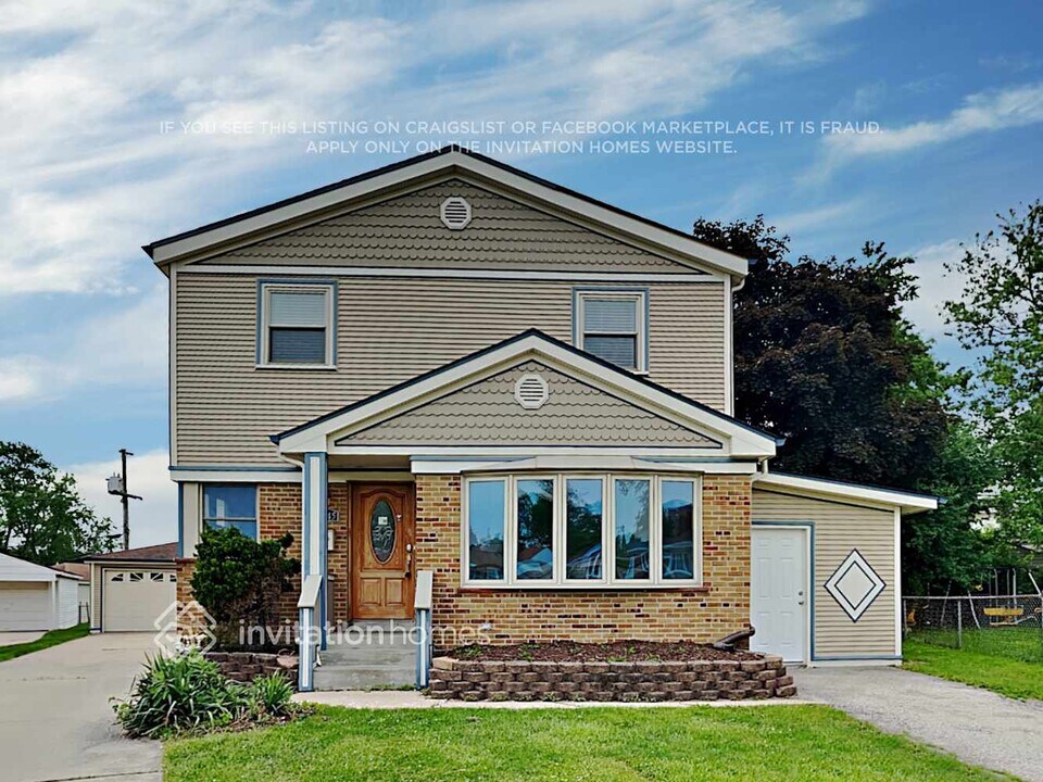 11145 Boeger Ct in Westchester, IL - Building Photo