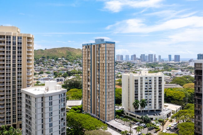 2033 Nuuanu Ave in Honolulu, HI - Building Photo - Building Photo