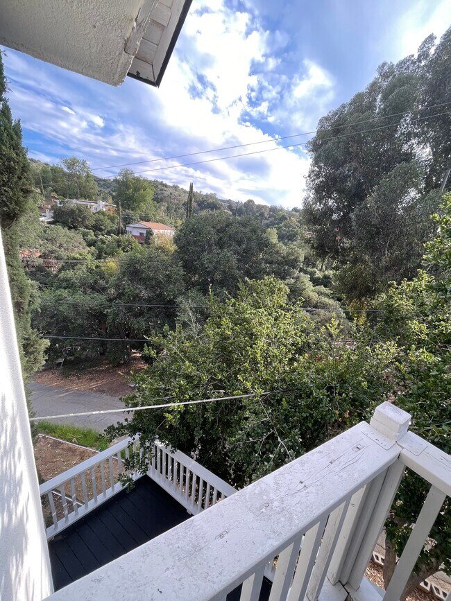 4150 Prasa Rd in Woodland Hills, CA - Foto de edificio - Building Photo