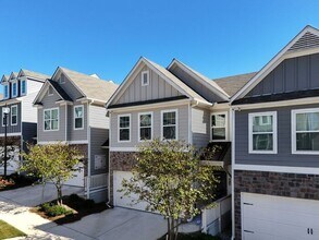 213 Turner Ln in Holly Springs, GA - Building Photo - Building Photo