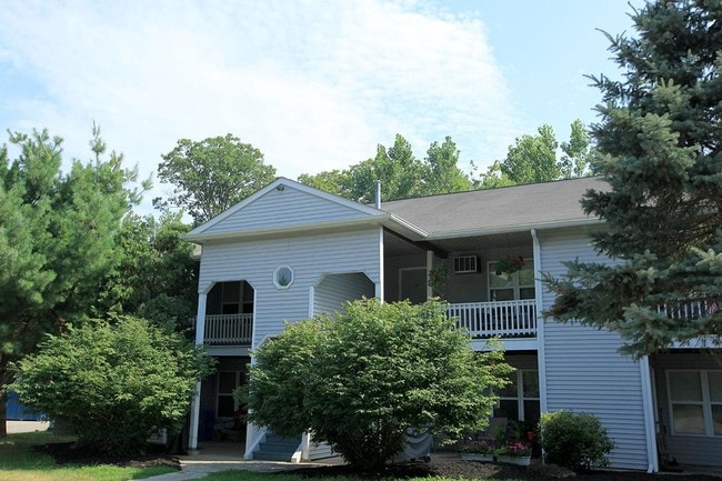 SOUTHVIEW APARTMENTS in Clifton Park, NY - Building Photo - Building Photo