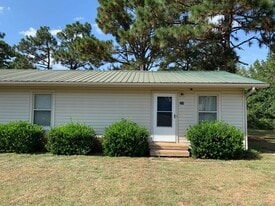 284 Robert Sands Rd in Aberdeen, NC - Building Photo