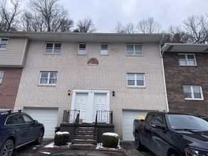 551 Culler Rd, Unit 1 in Weirton, WV - Foto de edificio - Building Photo