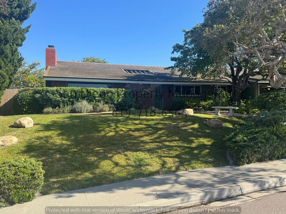 2756 Inverness Dr in San Diego, CA - Building Photo