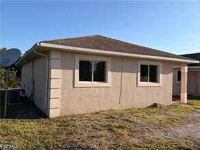 762 Gallo Ave S in Lehigh Acres, FL - Building Photo - Building Photo