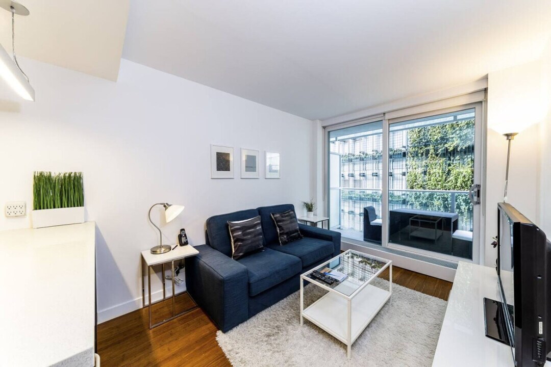 777-777 Richards St in Vancouver, BC - Building Photo