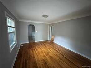 1005 E Evelyn Ave in Hazel Park, MI - Building Photo - Building Photo