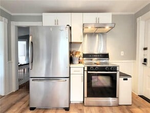 22 Annandale Rd in Newport, RI - Building Photo - Building Photo