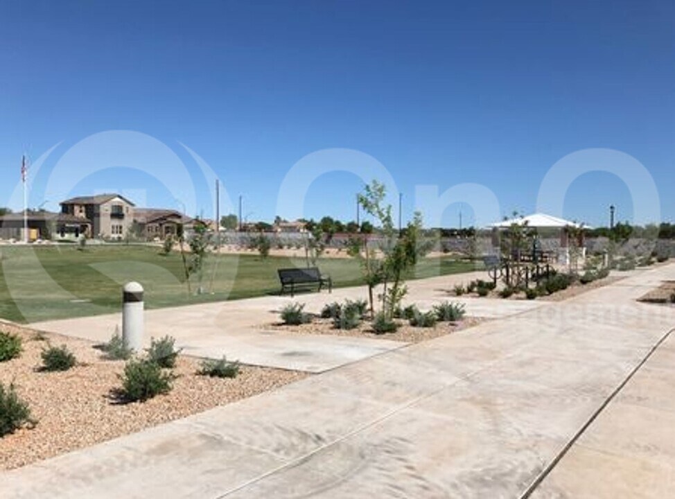 921 E Ladbroke Way in Gilbert, AZ - Building Photo