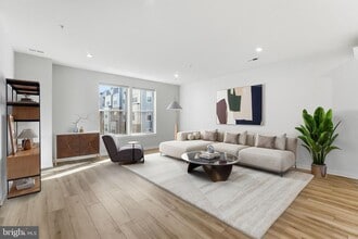 2136 Glacier Rd in Herndon, VA - Building Photo - Building Photo