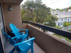 14572 Dickens St, Unit 304 in Sherman Oaks, CA - Building Photo - Building Photo