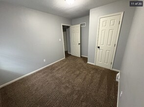 3609 SW Harbor Cir in Lee's Summit, MO - Foto de edificio - Building Photo