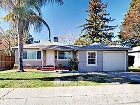 684 Brown Ave in Yuba City, CA - Building Photo