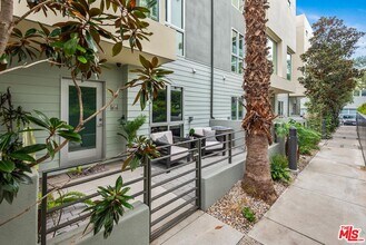 310 Washington Blvd in Marina Del Rey, CA - Foto de edificio - Building Photo