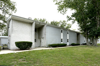 Silver Ridge Apartments in Toms River, NJ - Foto de edificio - Building Photo