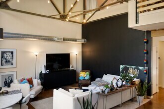 3033 Blake St, Unit 124 in Denver, CO - Foto de edificio - Building Photo